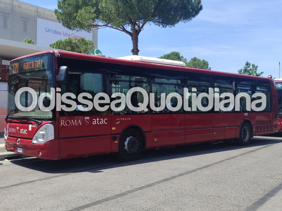 Atac: brucia un autobus della linea 906 - 
