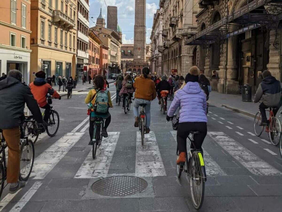 Dall’Italia: successo per la Città 30 di Bologna, +22% di ciclisti - 