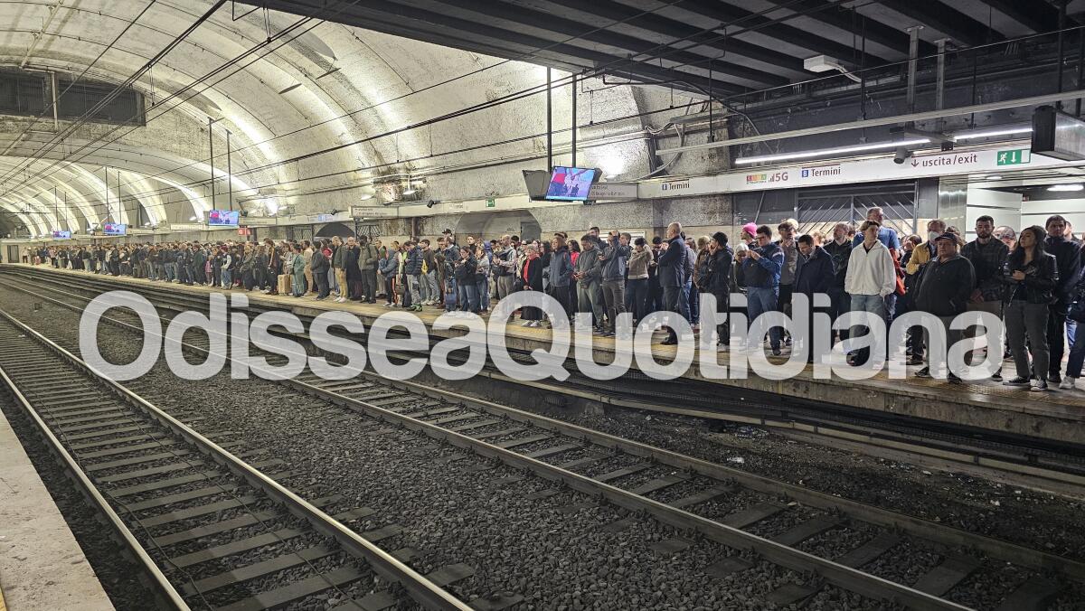 Metro B: altra mattinata di passione, servizio interrotto - 