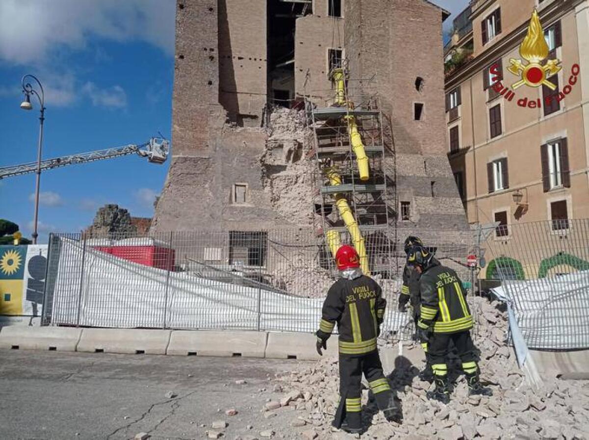 Crollo Torre dei Conti: deviate le linee autobus - 