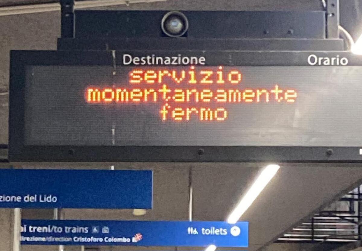 Roma-Lido: un carrello manda in tilt il servizio sulla linea - 