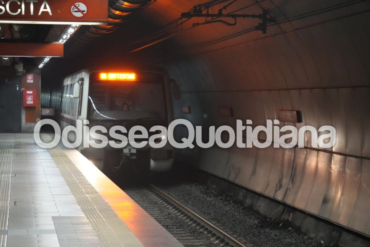 Metro A: uomo muore travolto da un treno - 