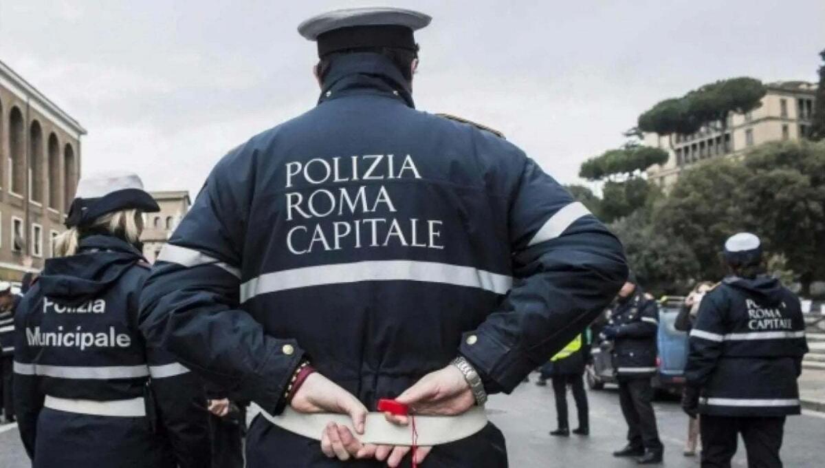 Sosta: arrivano più poteri agli ausiliari del traffico di Roma - 