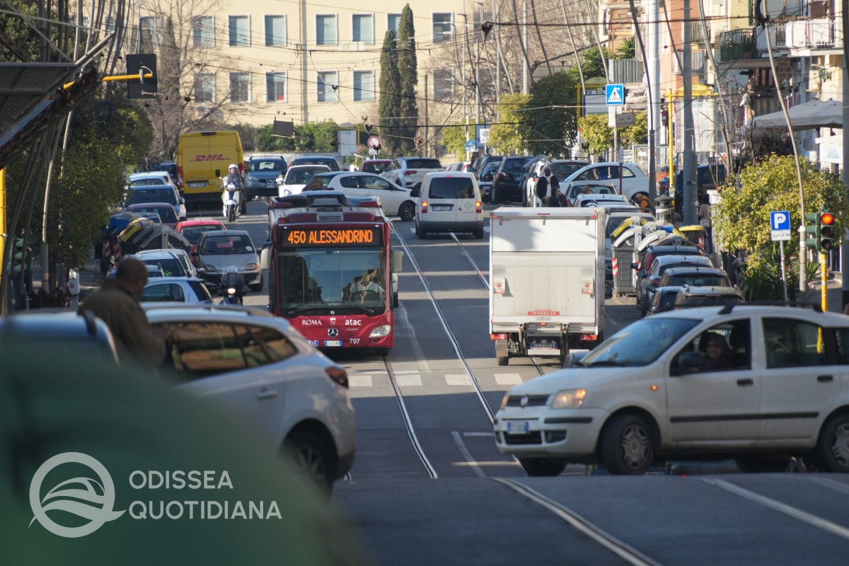 Dall'Italia: un italiano su 7 non usa mai il trasporto pubblico - 