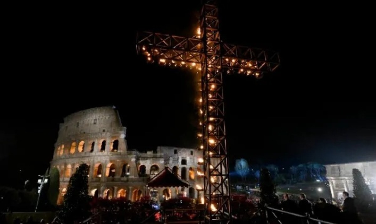 Via Crucis al Colosseo 2026: chiusure, bus deviati e come cambia la viabilità a Roma - 