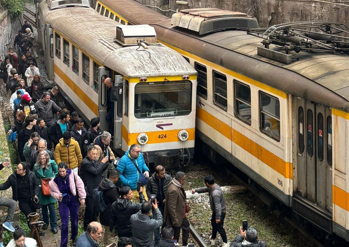 Termini-Centocelle: si scontrano due treni al Ponte Casilino, servizio interrotto