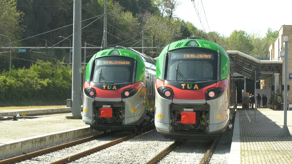 TUA: entrano in servizio altri 4 treni ETR 104 - Foto rete8.it