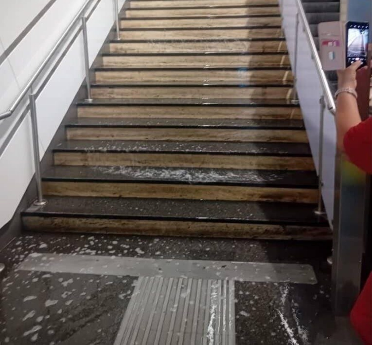 Metro A: allagamento a Termini, fermata chiusa - 