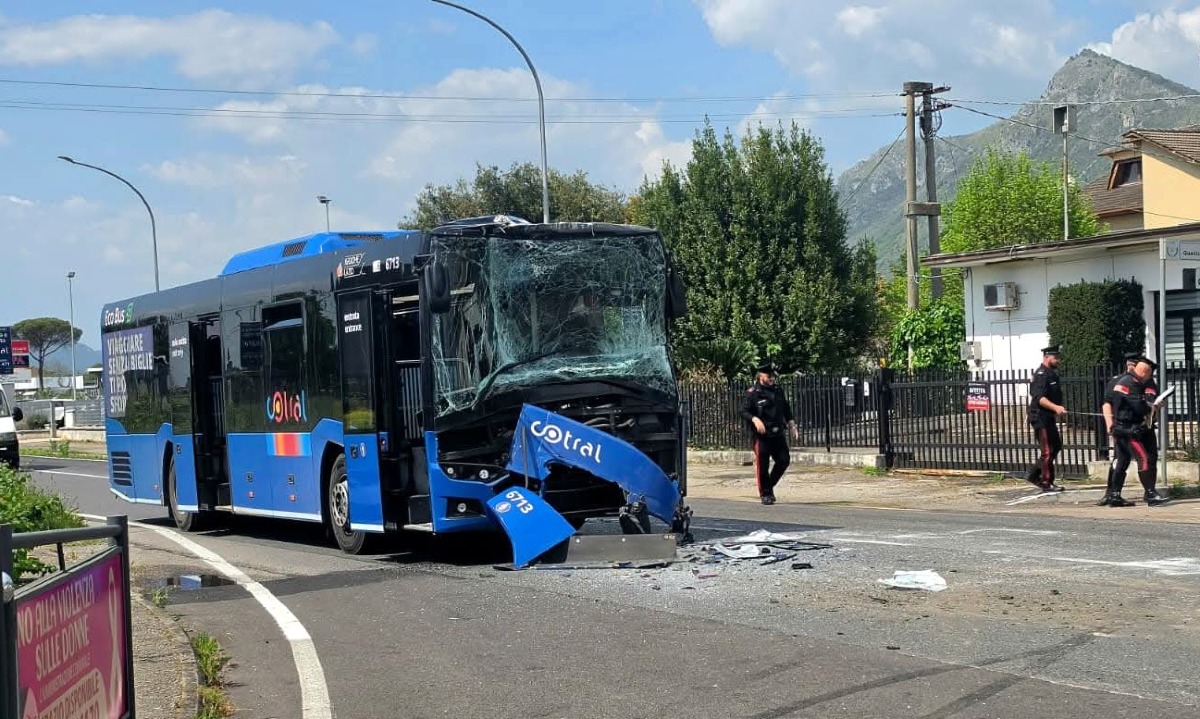 Cotral: scontro tra due autobus a Cassino. Sette feriti, uno in gravi condizioni. - 
