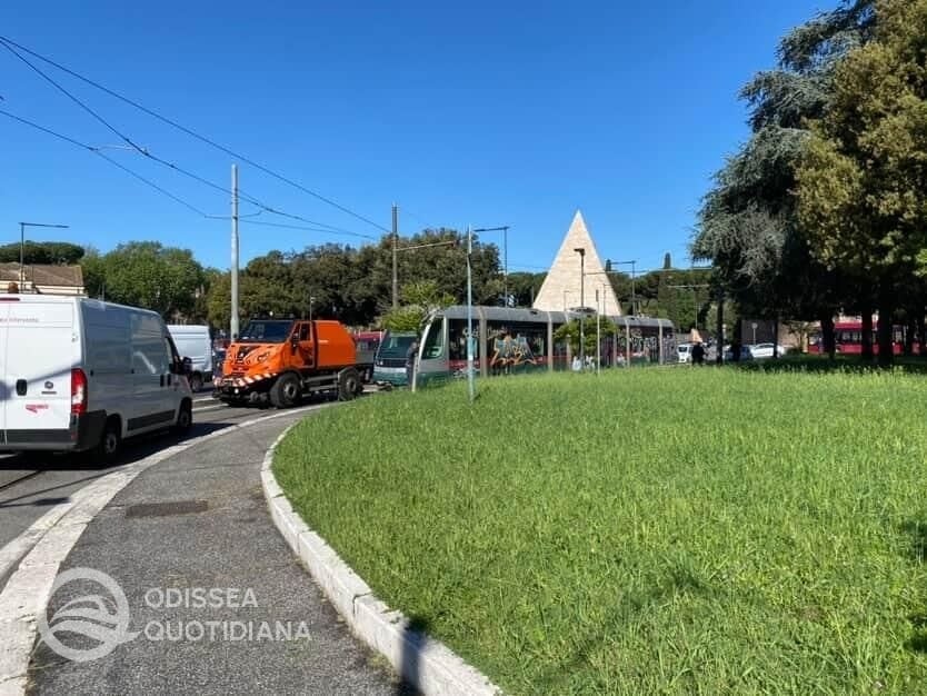 Tram: rimosse le Cityway graffitate a Porta San Paolo - 