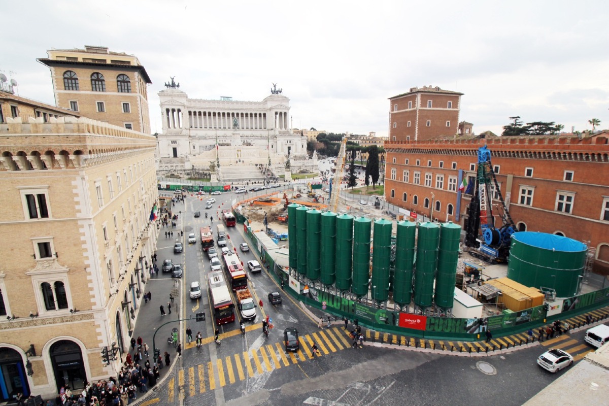 Il Vittoriano sta sprofondando: è colpa della linea C? - 
