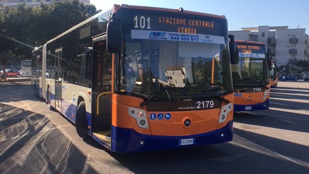 Dall'Italia: Palermo testa l'IA a bordo degli autobus per monitorare le soste irregolari - 