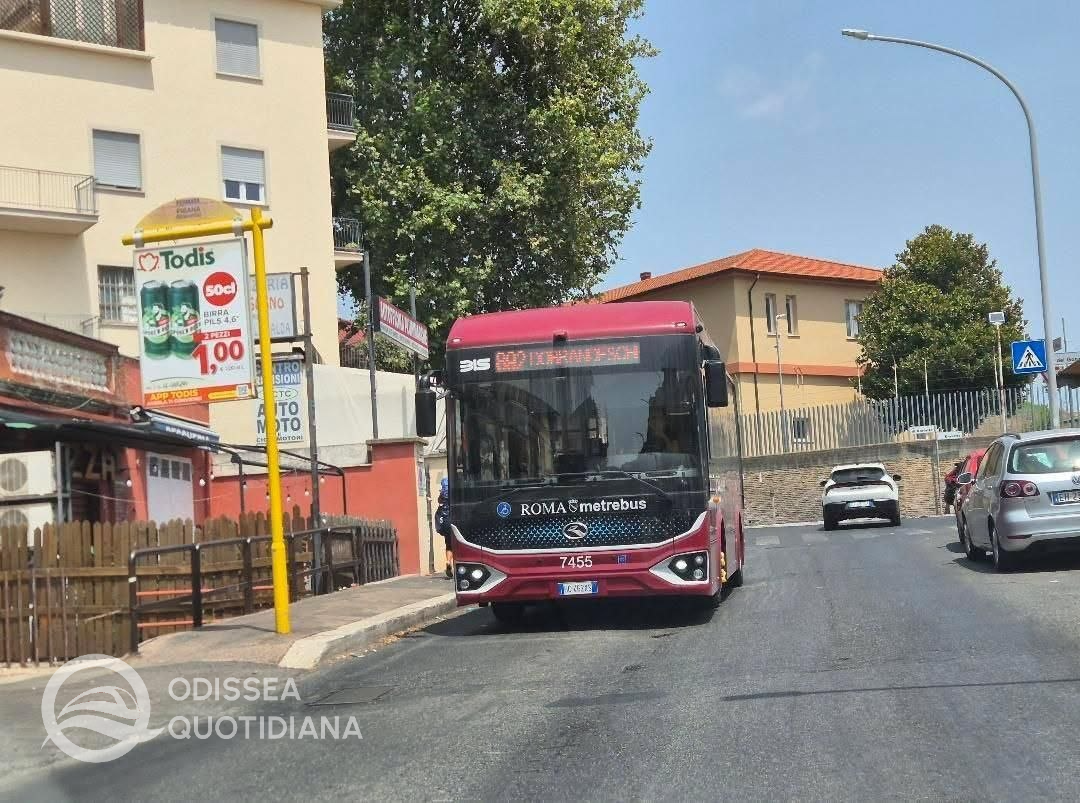 Rete bus periferica: entrano in servizio i nuovi King Long PEV8 di BIS - Foto di BusRoma3383