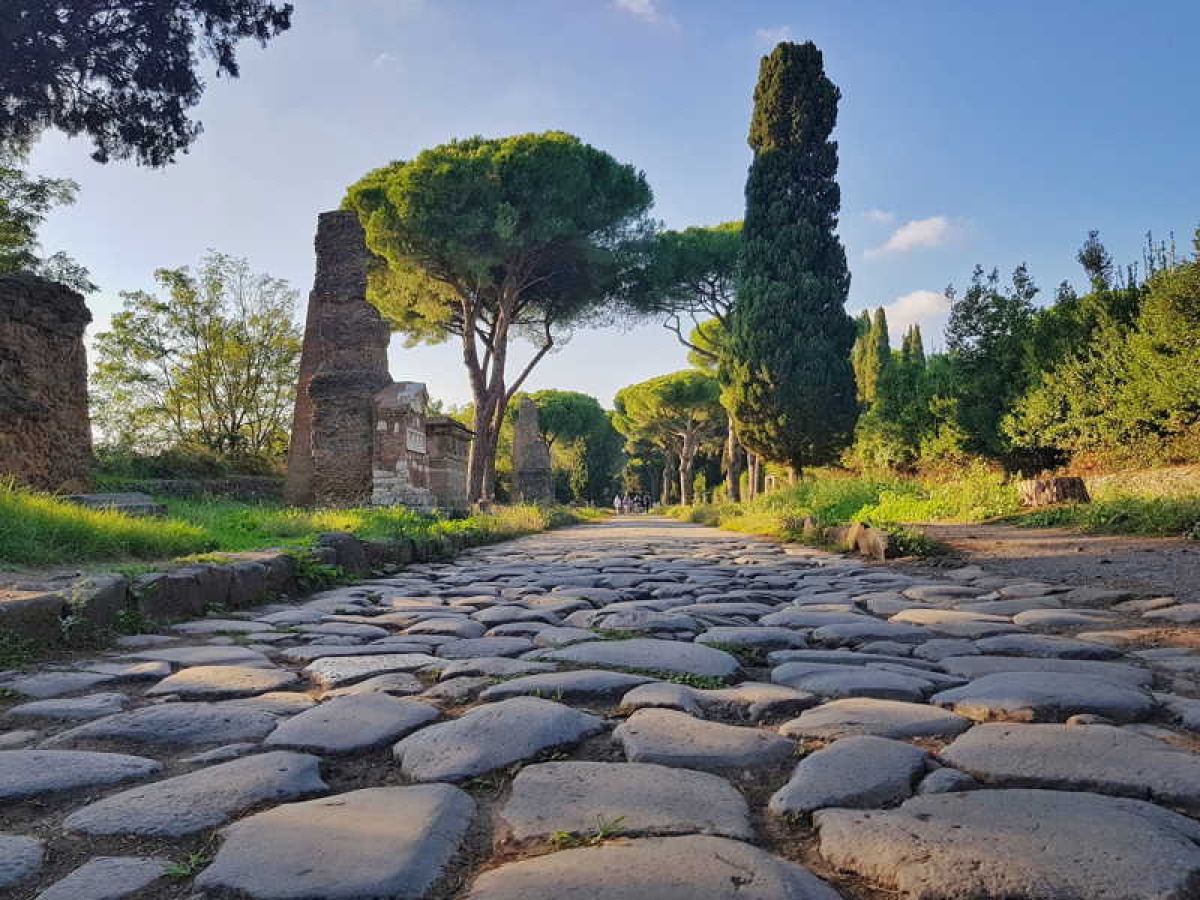 Appia Antica: il cordolo della discordia fa litigare i boomer di SOS Patrimonio Storico - 