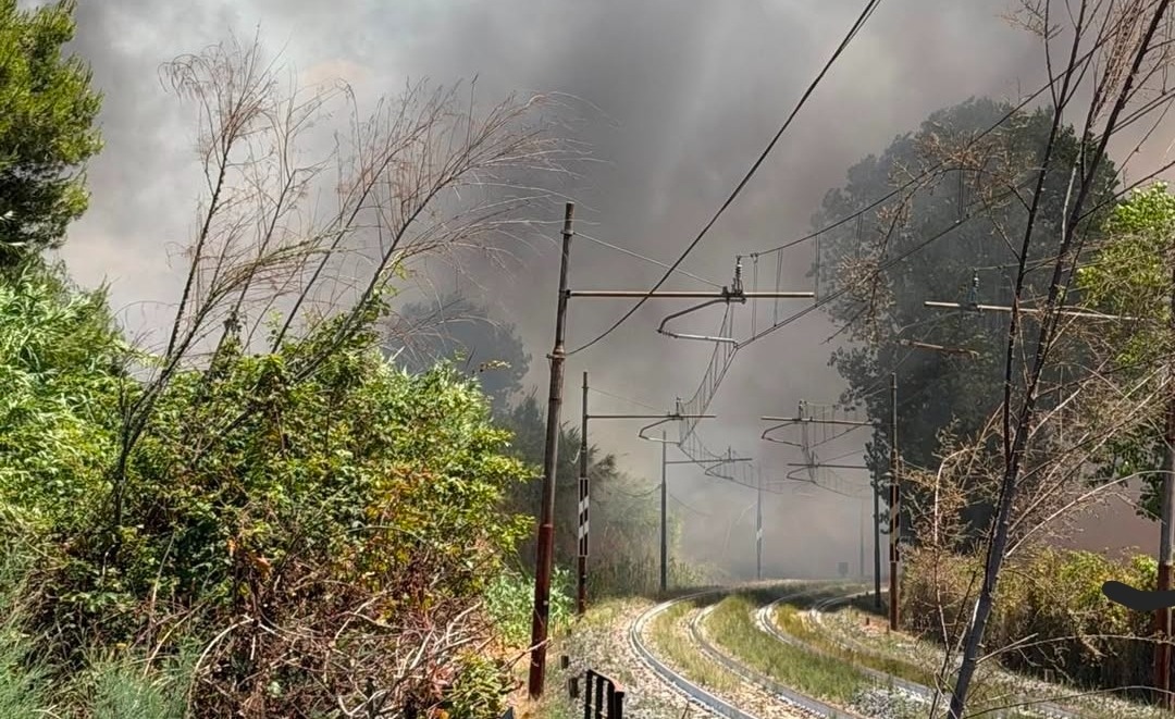 FL1 Orte-Fiumicino: circolazione interrotta causa incendio alla Muratella - 