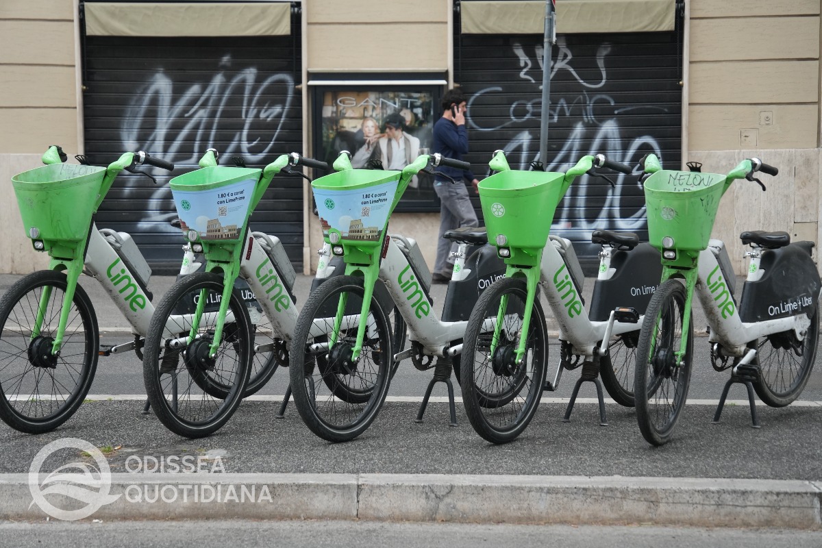 Micromobilità a Roma, Antitrust conferma 2,675 milioni di euro di sanzioni a Bird, Dott e Lime - 