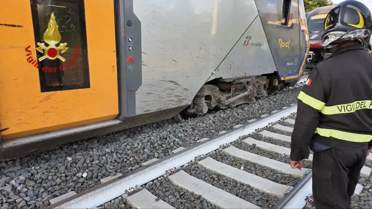 FL1 Orte-Fiumicino: un treno investe due mucche e finisce fuori dai binari, nessun ferito - 