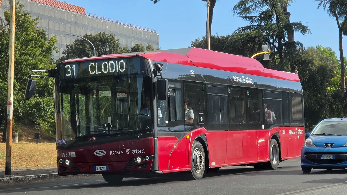 Trasporto pubblico: Salvini propone bus gratuiti per gli studenti - 