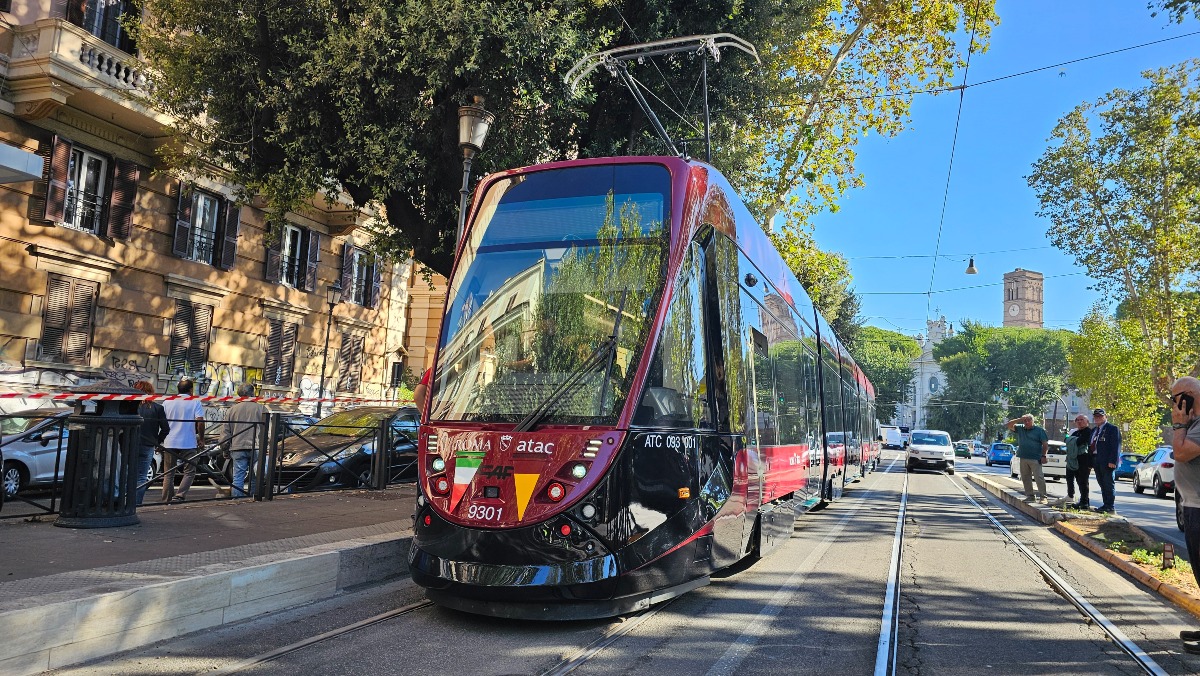 Tram CAF Urbos, ovvero la Politica che Roma merita - 