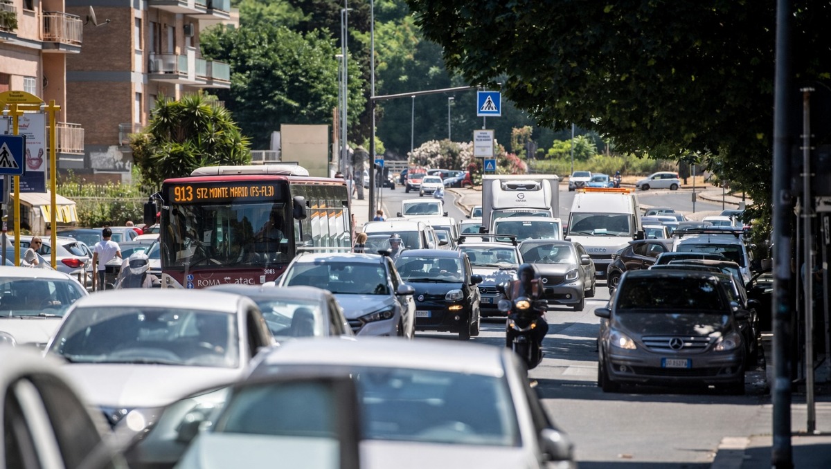 Bus a Roma, non basta la corsia preferenziale: il tempo si perde anche agli incroci - 