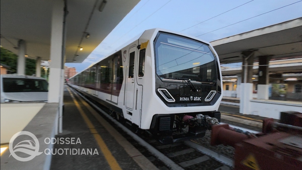 Metro B Hitachi: il treno prototipo supera le prove statiche ANSFISA