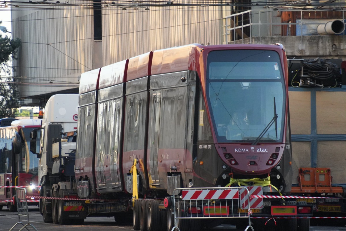 Tram: consegnato il 14esimo CAF Urbos - 